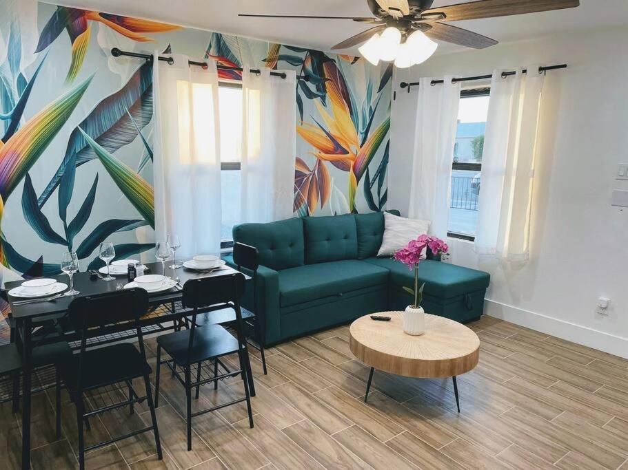 Phoenix Retreat - 2 Bedroom Home With King-Size Bed - 3 Smart Tvs - 10 Min From Airp - Unit A Kültér fotó